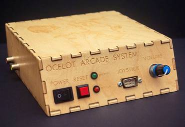 Пользовательская осциллографическая консоль отдает дань памяти играм Star Fox и Asteroids